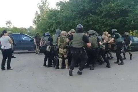 В Кировоградской области люди перекрыли дорогу из-за задержанных полицией ветеранов АТО 1