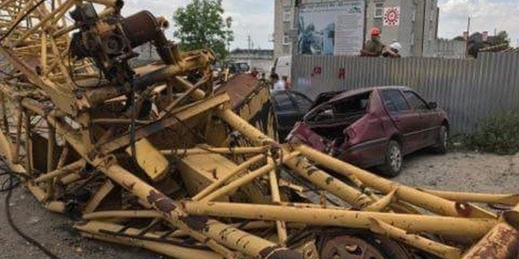 Во Львове упал строительный кран – обошлось без пострадавших