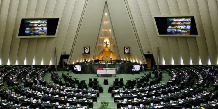 В парламенте Ирана произошла перестрелка