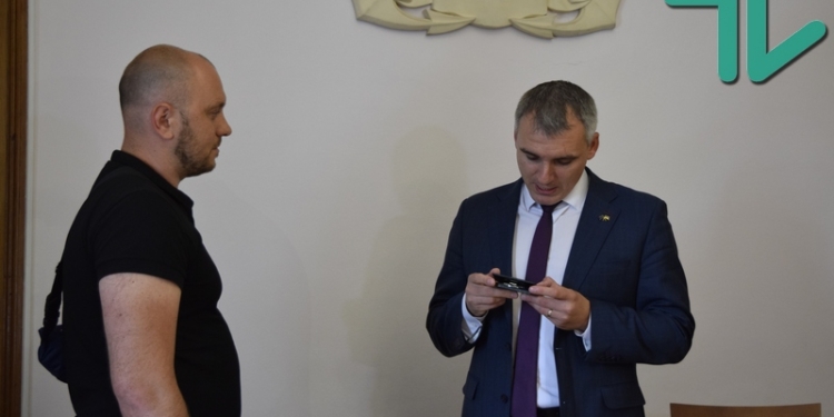 Как ты не бегай через балкон, а догонят: мэру Николаева вручили протокол о правонарушении, связанном с коррупцией