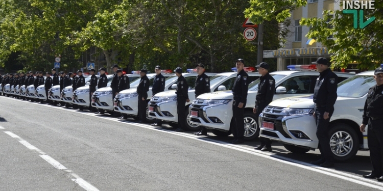 Полиция Николаевщины получила 18 новых гибридных кроссоверов Mitsubishi