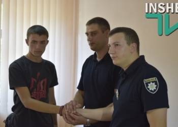 Неполное служебное соответствие и проверка. Патрульный извинился перед активистом, которому наступил на голову во время митинга Надежды Савченко в Николаеве