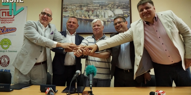 Терминал «НИБУЛОНа» в Голой Пристани готовится к открытию, а местные аграрии хотят возить отсюда арбузы по Днепру