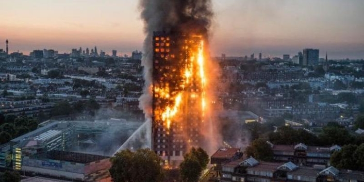 Распространению жуткого пожара во многоэтажке Лондона способствовал необычный дизайн здания – СМИ