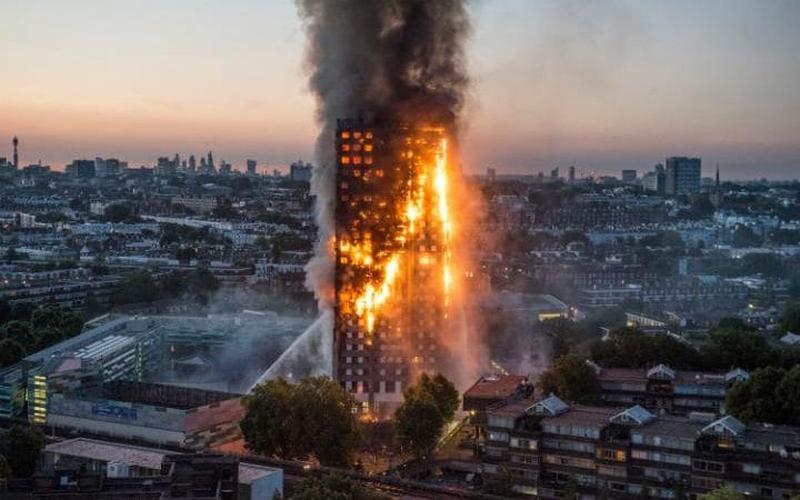 Распространению жуткого пожара во многоэтажке Лондона способствовал необычный дизайн здания - СМИ 1