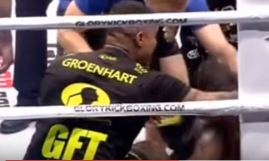 Болельщики избили кикбоксера прямо на ринге