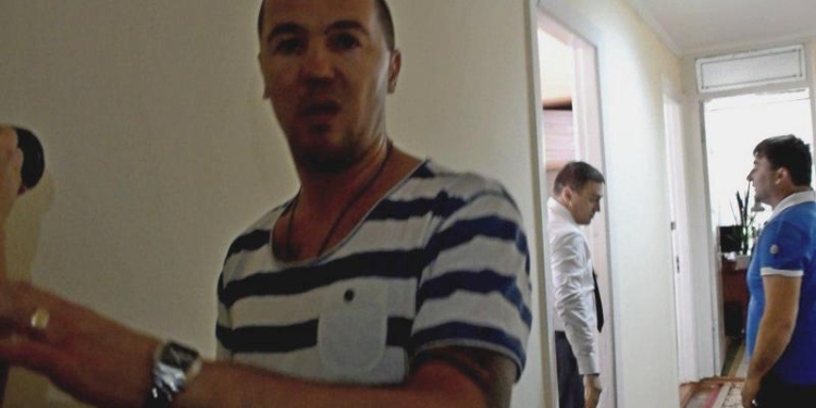 В Николаевском облсовете подрались депутаты: глава фракции “Оппоблока” Фроленко разбил нос руководителю  комиссии по бюджету Барне