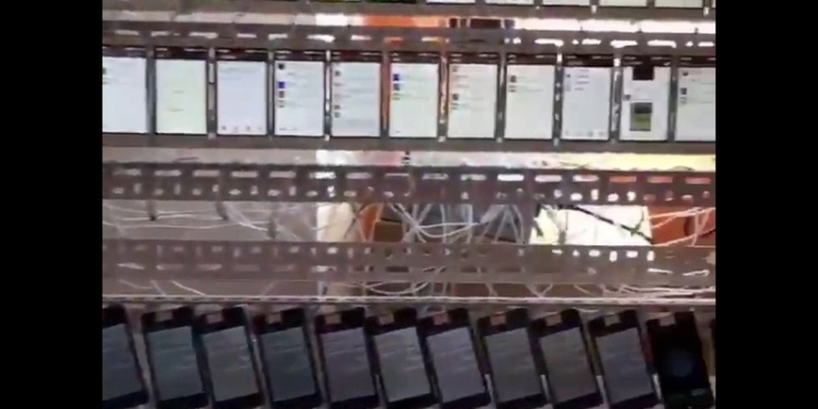 В Таиланде нашли ботоферму: 500 айфонов и 350 тысяч симкарт