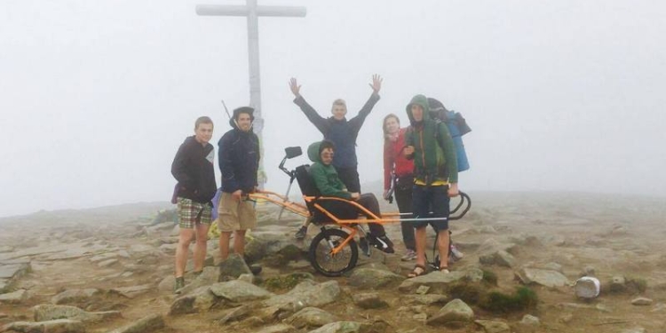 Украинец с ДЦП на инвалидной коляске поднялся на Говерлу