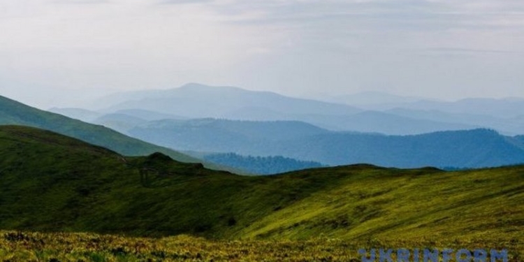 Приключение: в Карпатах нашли 14 заблудившихся школьников и учителя