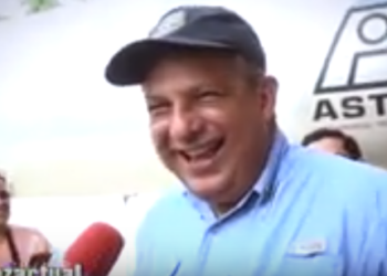 Президент Коста-Рики во время интервью проглотил осу