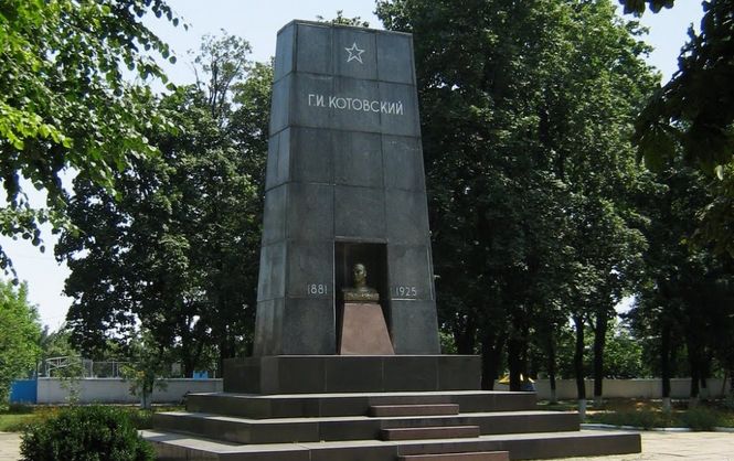 В бывшем Котовске демонтировали памятник Котовскому 1