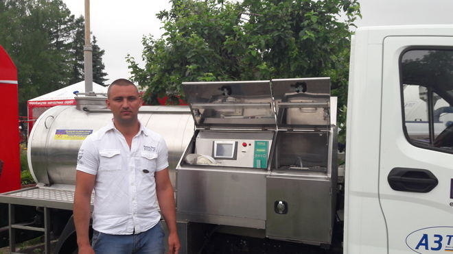 В Украине создали первый в мире молочный комбайн