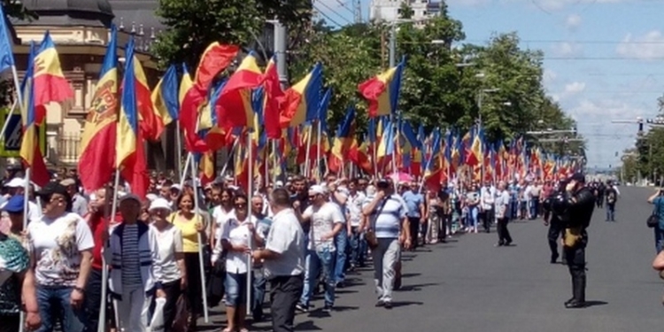 В Кишиневе протестовали против изменения избирательной системы Молдовы