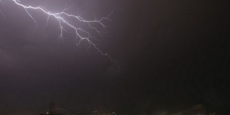 В самолет, следовавший по рейсу «Стамбул – Тбилиси», ударила молния