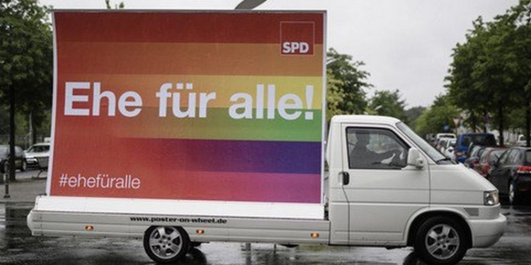 В Германии парламент одобрил однополые браки