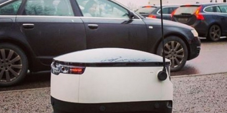 В Эстонии первыми в мире введут доставку посылок роботами-курьерами