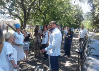 Губернатор Савченко вручил Николаевской областной детской инфекционной больнице автомобиль