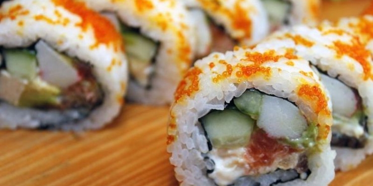 В Киеве после употребления суши в одном из ресторанов отравились 16 человек