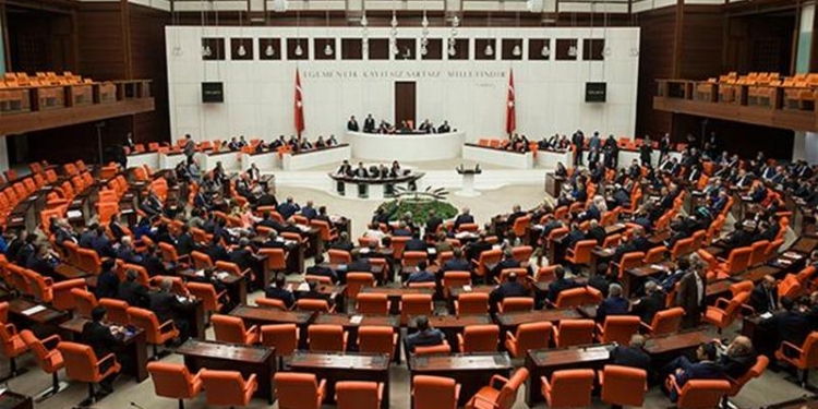 Парламент Турции проголосовал за размещение своих военных в Катаре