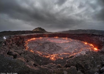 Геологи предложили предсказывать извержение вулканов по изменению высоты его жерла и прилегающих окрестностей
