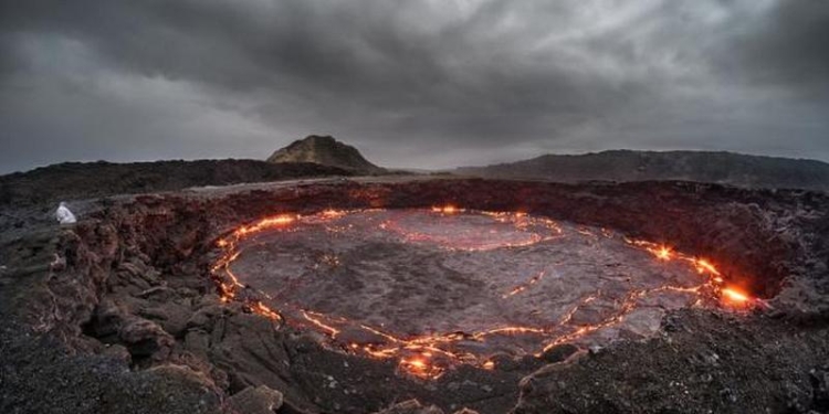 Геологи предложили предсказывать извержение вулканов по изменению высоты его жерла и прилегающих окрестностей