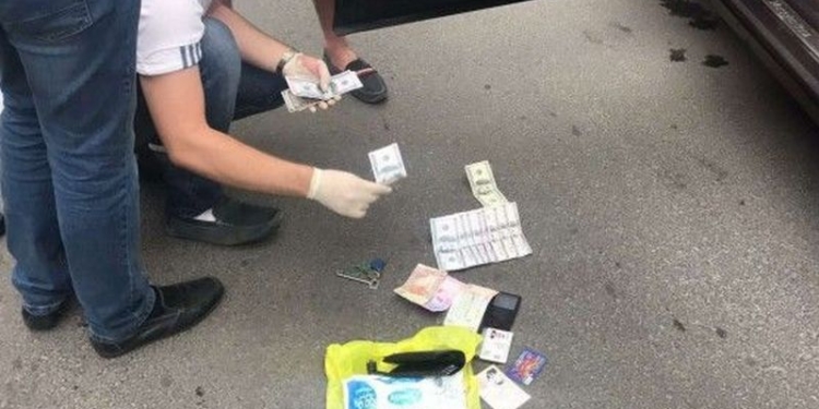 В Днепропетровской области на взятке задержали помощника начальника горотдела Нацполиции
