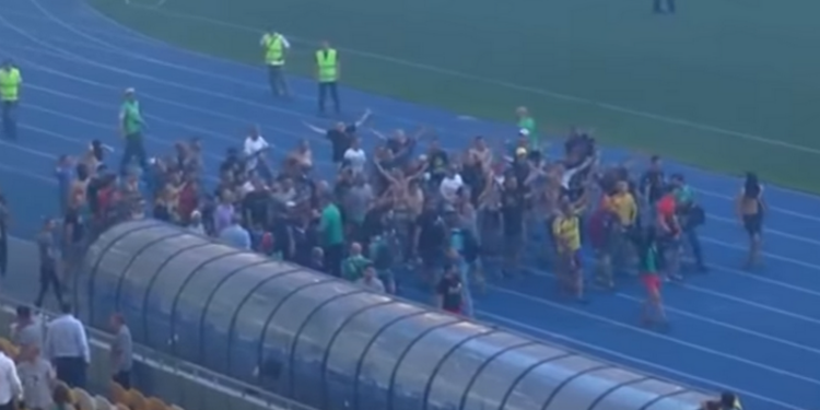 Фанаты харьковского “Металлиста” сорвали финал аматорского Кубка Украины – клуб могут не допустить во вторую лигу