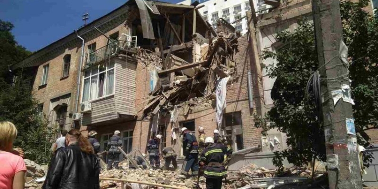 Разбор конструкций разрушившегося из-за взрыва дома в Киеве завершен – под завалами нашли тело еще одного человека