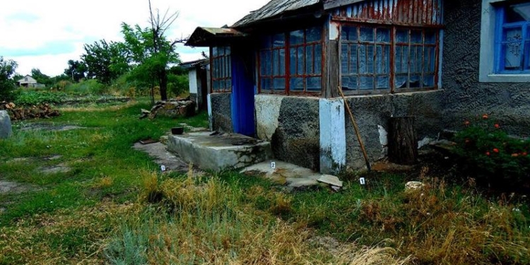 На Николаевщине 88-летняя бабушка вилами защищала свой нехитрый скарб от грабителей – сейчас она в больнице в коматозном состоянии