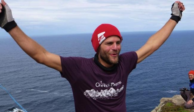 «Шаг за шагом»: немец-экстремал прошел по канату 182 мера над морем