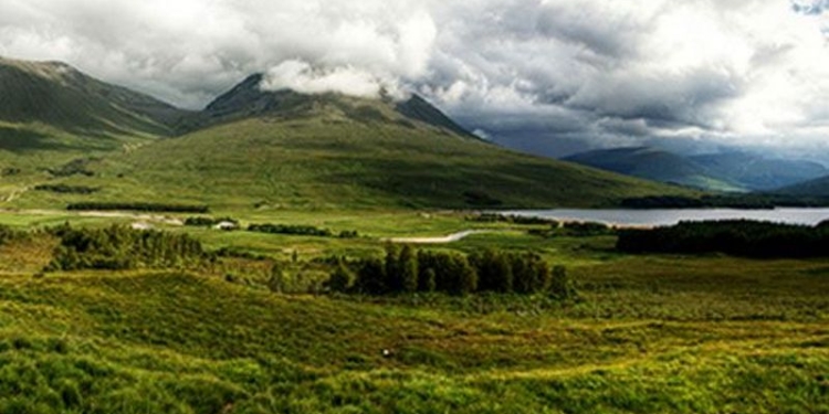 В Европе выставили на продажу шотландский остров Алва – там есть церковь, ресторан и коттеджи