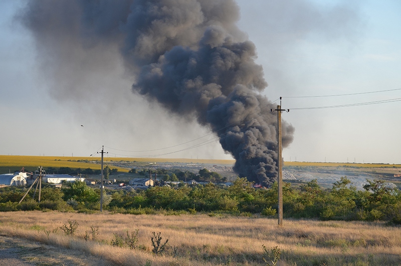 Черный дым в небе над Николаевом: пожар на частном предприятии по переработке старых шин 3