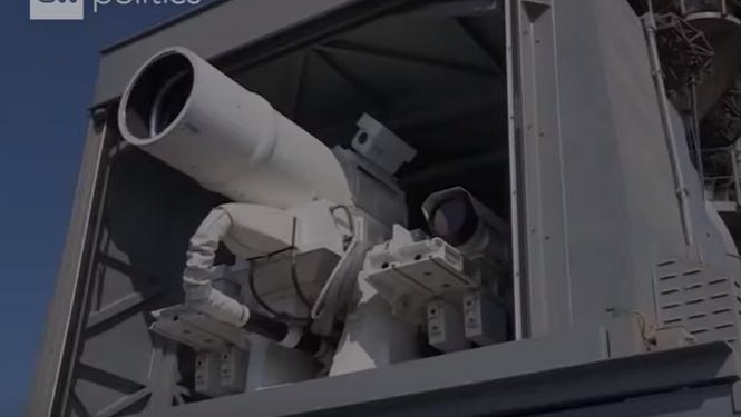 То, что когда-то было фантастикой: в водах Персидского залива военные ВМС США провели первое в мире испытание лазерного оружия