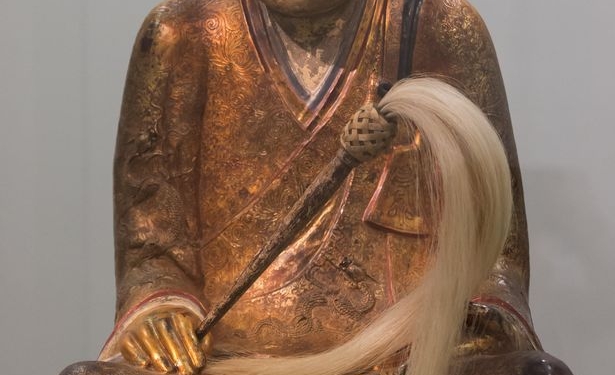 Из-за золотого мумифицированного монаха, который умер от голода, маленькая китайская деревня судится с Нидерландами