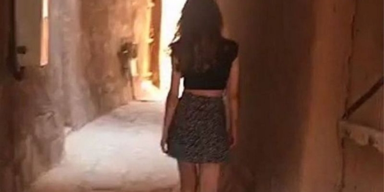 В Саудовской Аравии девушку арестовали за то, что прогуливалась в мини-юбке