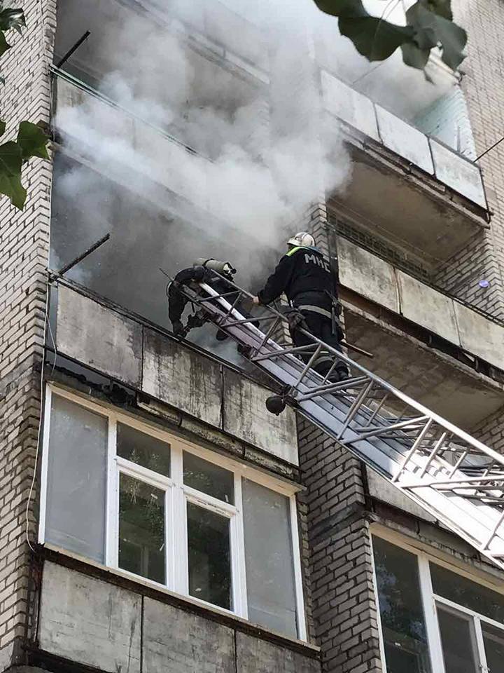В Корабельном районе Николаева в 9-этажке загорелся балкон 1