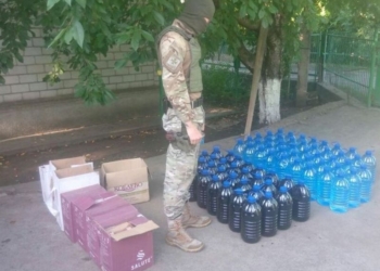 В Кривом Озере на Николаевщине нашли «склад» сигарет и «мини-цех» по розливу алкогольного фальсификата