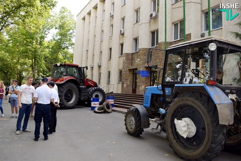 Шины, канистры и трактора: в Николаеве фермеры бастовали против системы мониторинга оценки рисков при регистрации налоговых накладных 1