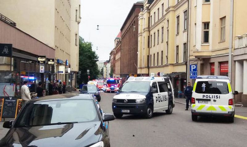 Не теракт, просто пьяный: в Хельсинки водитель авто въехал в толпу людей 3