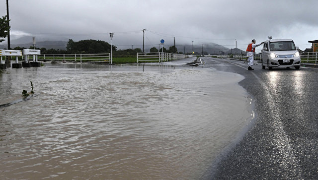 Юго-запад Японии затопило после дождей – как минимум, 22 человека пропали, двое погибли, рухнул железнодорожный мост 1
