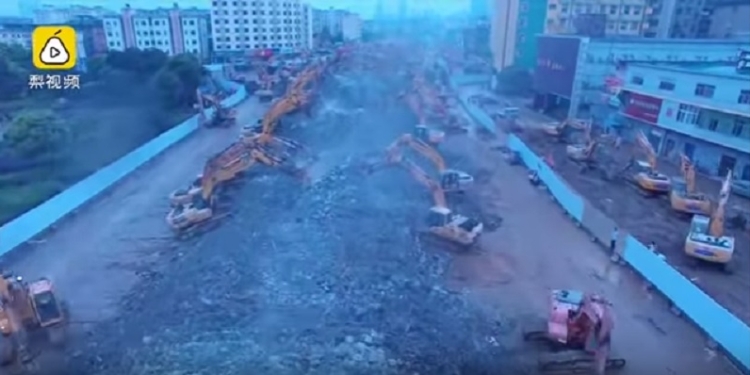 200 экскаваторов плюс китайская настойчивость – и эстакады за ночь как не бывало