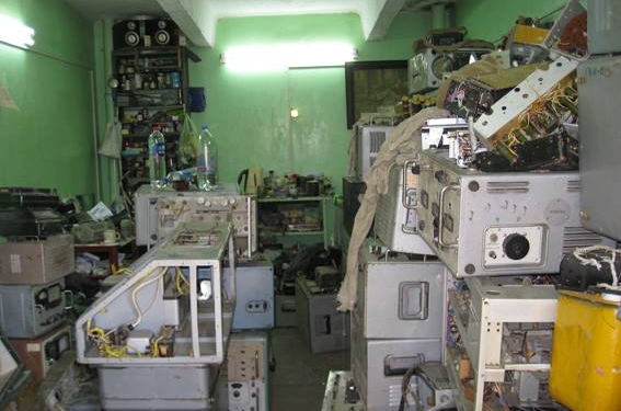 «Шерстят» НАРП? В Николаеве провели обыски по месту жительства и в гаражах сотрудников госпредприятия – изъяли оборудование для самолетов и вертолетов