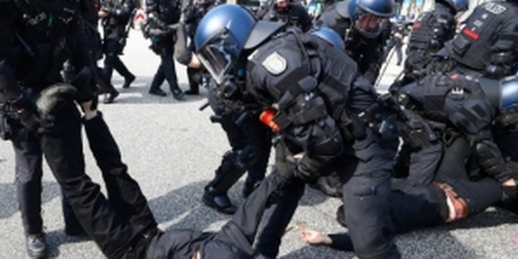 Беспорядки в Гамбурге: около 300 человек задержаны, половина из протестующих арестована