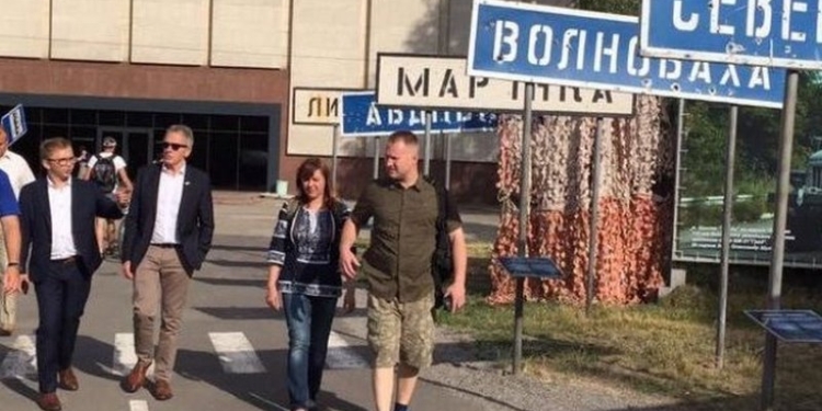 «Можешь представить – война в Европе, в ЕВРОПЕ!»: депутаты Европарламента едут в зону АТО