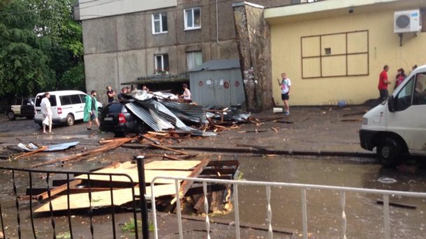 На Львов обрушился ураган. Пострадали дома, о жертвах пока неизвестно 19