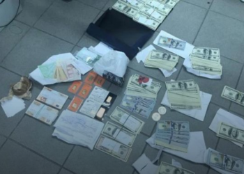 У пойманного на коррупции топ-чиновника Укрзализныци нашли $220 тыс и 7 слитков золота