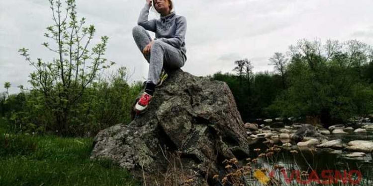 В Виннице 14-летняя школьница за два дня собрала 50 мешков мусора, полностью очистив полуостров