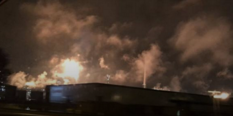 В Нидерландах загорелся крупнейший нефтеперерабатывающий завод в Европе