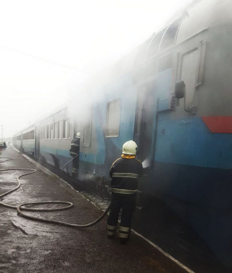 На Закарпатье загорелась электричка, перевозившая 80 пассажиров 4